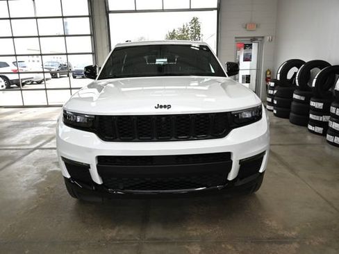 Used 2025 Jeep Grand Cherokee L Limited w/ Luxury Tech Group II image 2