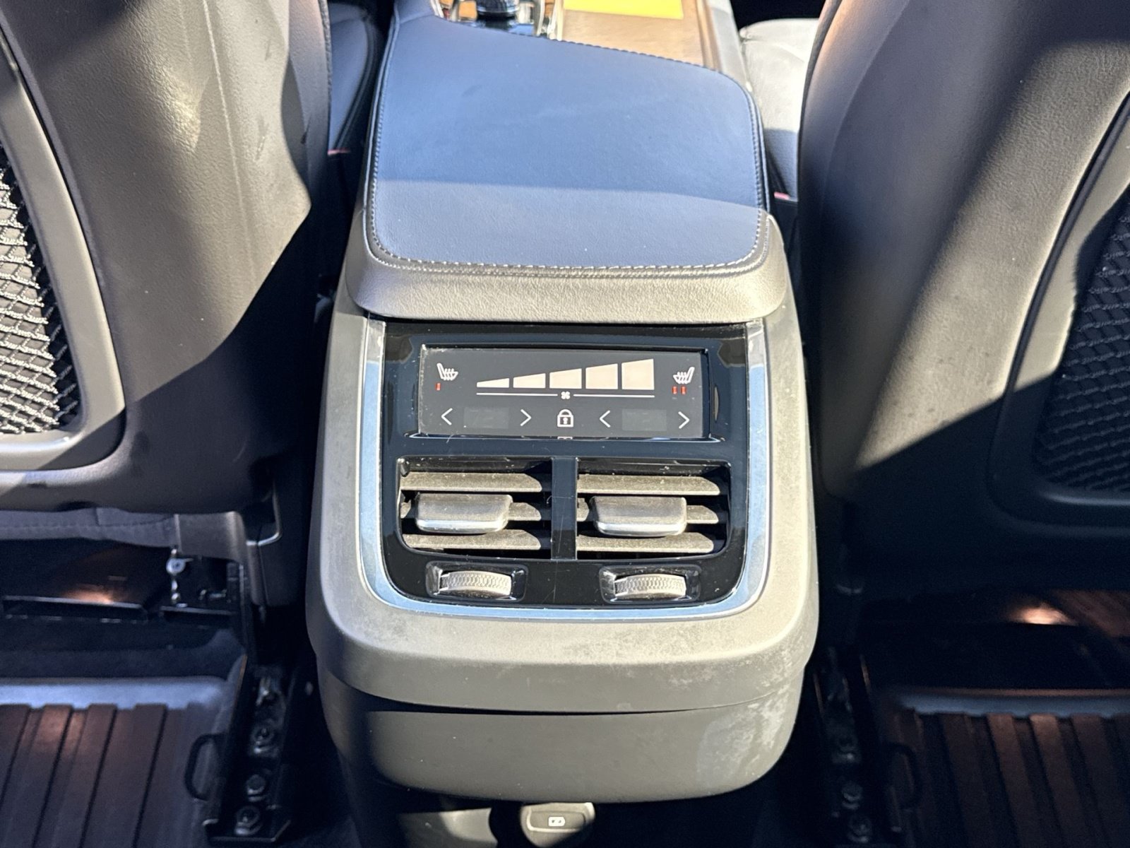 Used 2024 Volvo XC90 B5 Plus w/ Protection Package Premier AWD/4WD image 23