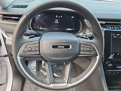 Used 2024 Jeep Grand Cherokee Laredo image 19