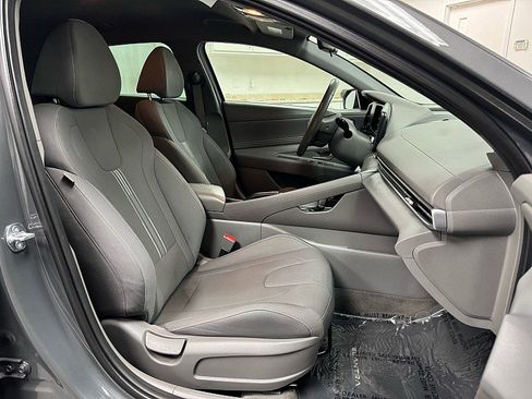 Used 2025 Hyundai Elantra Sport FWD image 14
