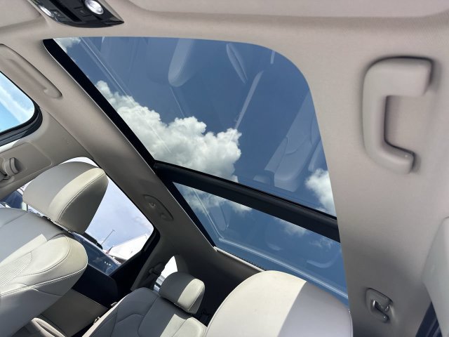 Used 2025 Kia Sorento EX w/ Panoramic Sunroof Package FWD image 19
