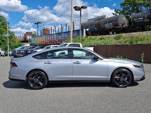 Used 2025 Honda Accord Sport image 7