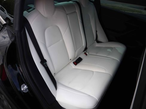 Used 2022 Tesla Model 3 Performance image 4