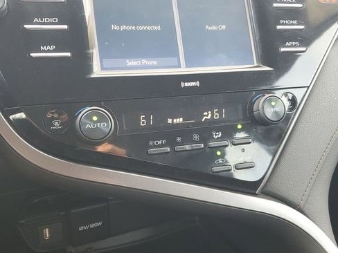 Used 2020 Toyota Camry LE image 24