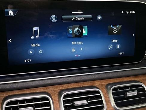 Used 2025 Mercedes-Benz GLS 450 4MATIC image 33