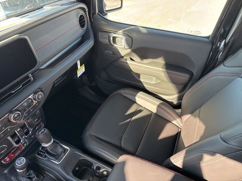 New 2026 Jeep Wrangler Unlimited Rubicon image 32