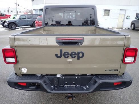 Used 2020 Jeep Gladiator Sport image 4