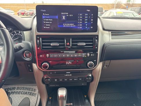 Used 2022 Lexus GX 460 Premium w/ Premium Package image 3