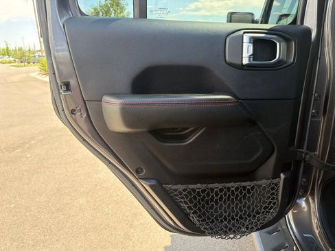 Used 2019 Jeep Wrangler Unlimited Rubicon w/ Cold Weather Group AWD/4WD image 19