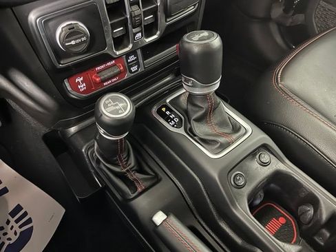 Used 2022 Jeep Wrangler Unlimited Rubicon AWD/4WD image 35