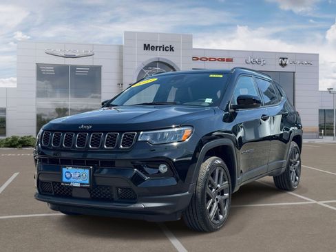 Used 2025 Jeep Compass Limited w/ Sun & Sound Group AWD/4WD image 4