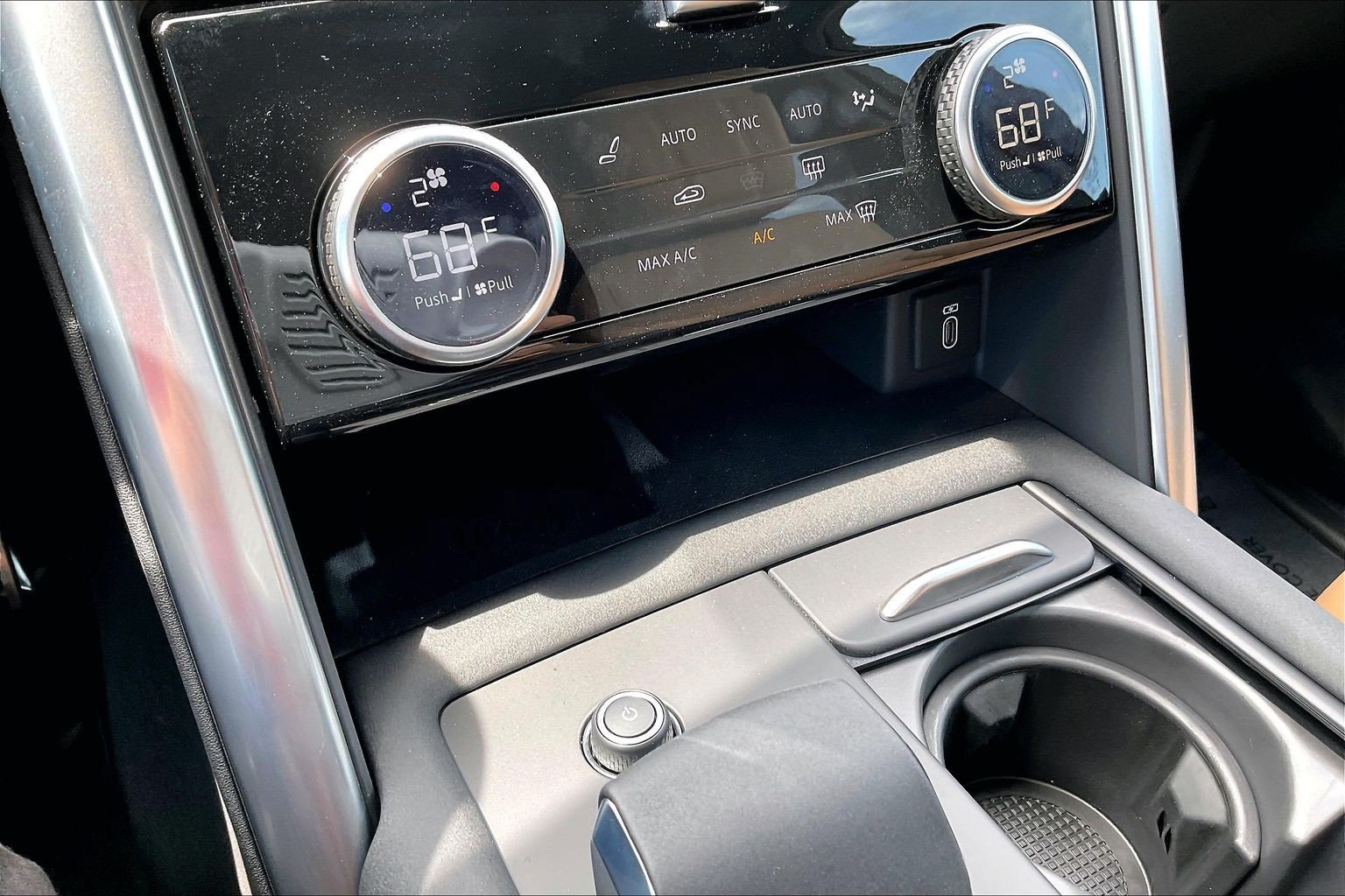 New 2026 Land Rover Discovery Limited Edition AWD/4WD image 24