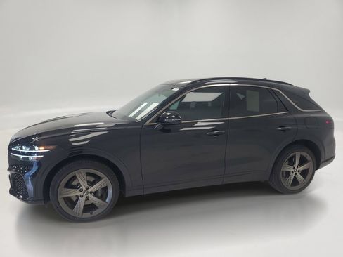 Used 2025 Genesis GV70 3.5T Sport w/ Sport Prestige Package AWD/4WD image 4