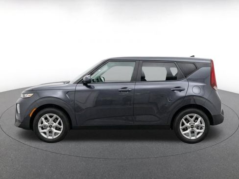 Used 2025 Kia Soul LX w/ LX Technology Package FWD image 4