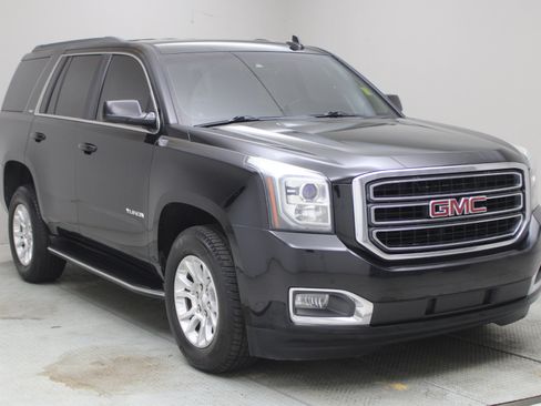Used 2017 GMC Yukon SLT image 1