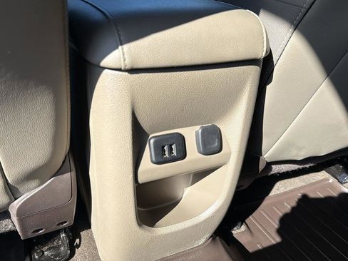 Used 2015 GMC Canyon SLT image 24