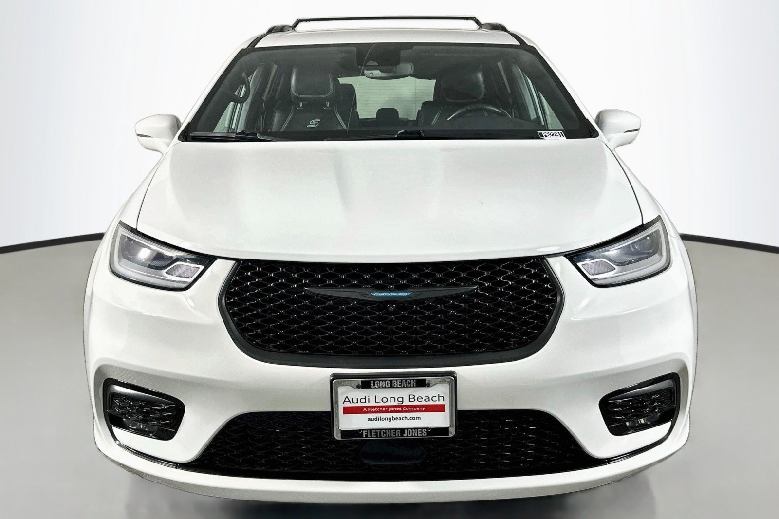 Used 2021 Chrysler Pacifica Touring-L w/ Uconnect Theater Family Group FWD image 2