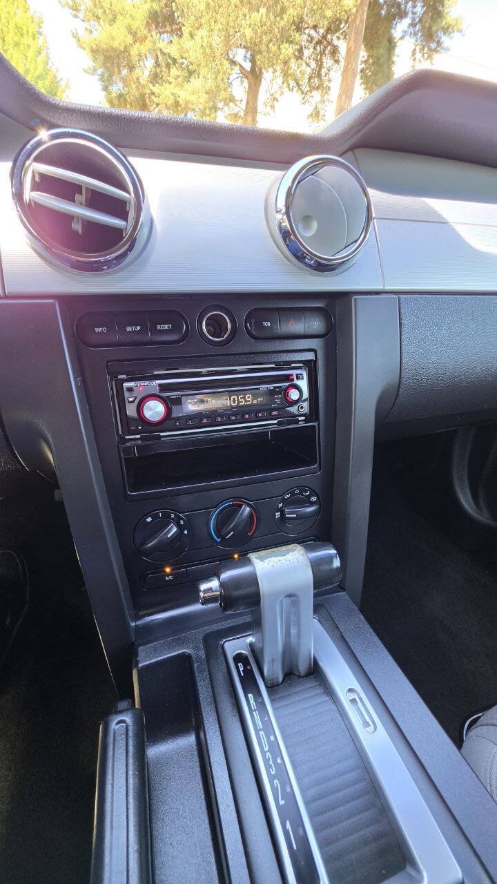Used 2006 Ford Mustang GT RWD image 14
