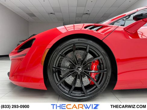 Used 2024 McLaren Artura image 10