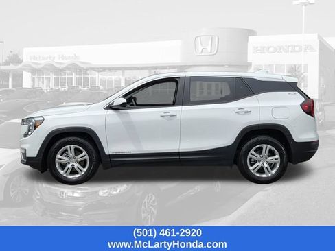 Used 2024 GMC Terrain SLE FWD image 2