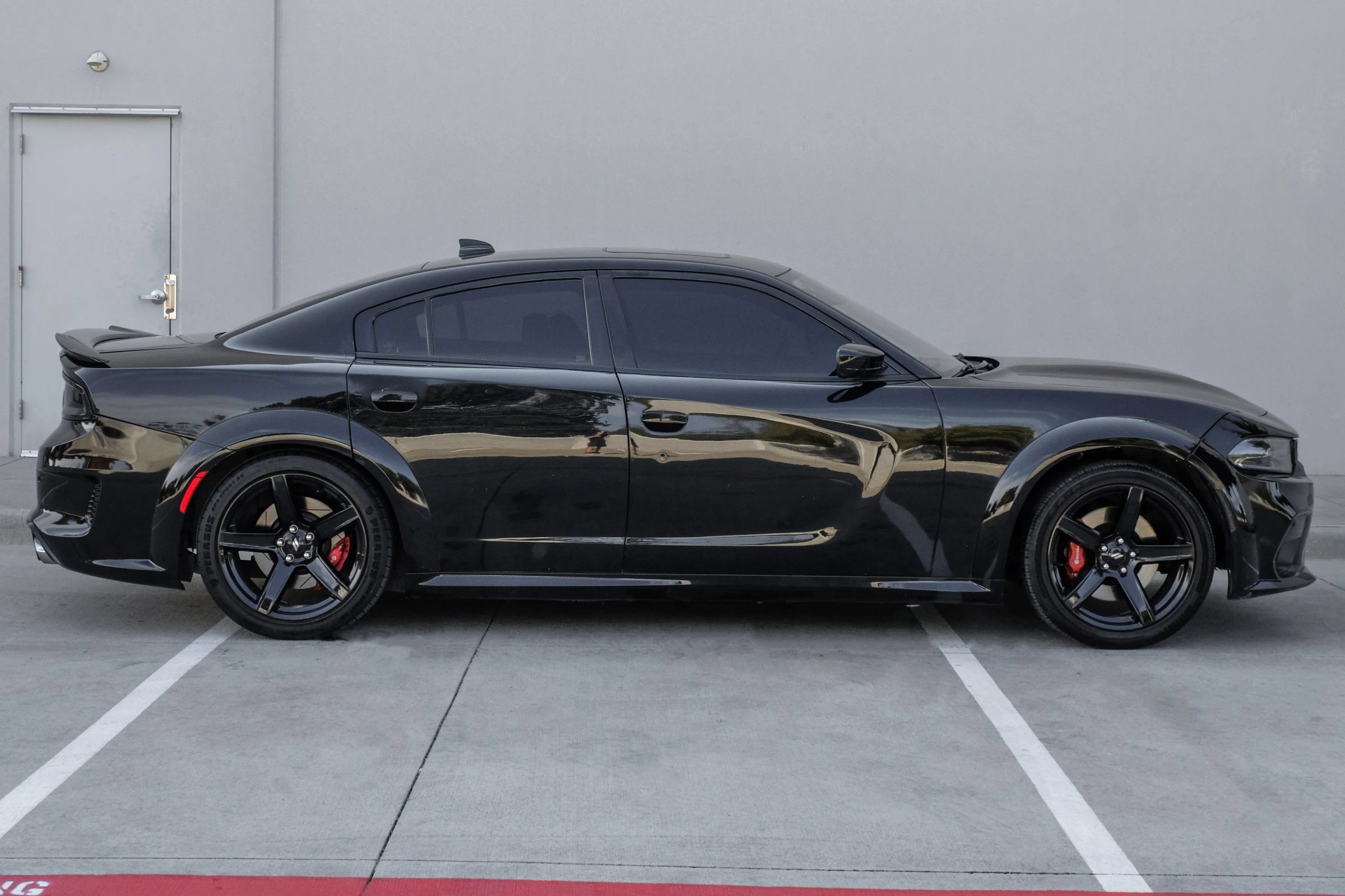 Used 2016 Dodge Charger R/T Scat Pack w/ Technology Group RWD image 3