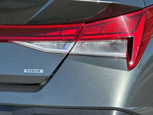 Used 2025 Hyundai Elantra Limited FWD image 25