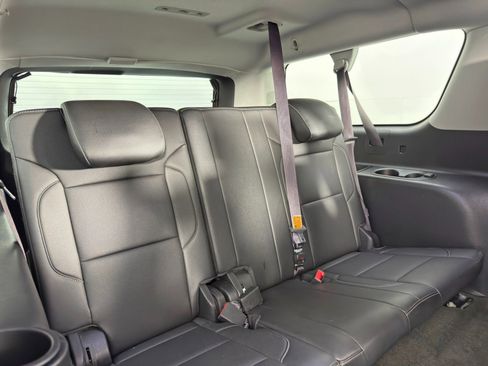 Used 2017 GMC Yukon XL SLT w/ Premium Edition image 43