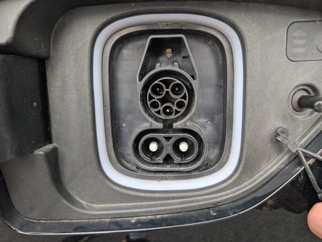 Used 2023 Hyundai Kona SE FWD image 11