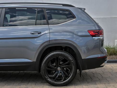 Used 2023 Volkswagen Atlas SE w/ Panoramic Sunroof Package AWD/4WD image 11