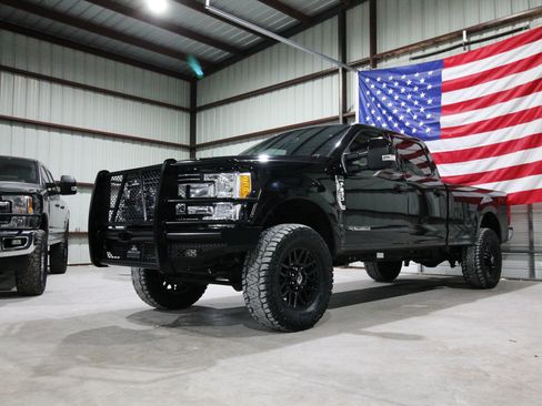 Used 2017 Ford F350 Lariat w/ Lariat Value Package AWD/4WD image 3