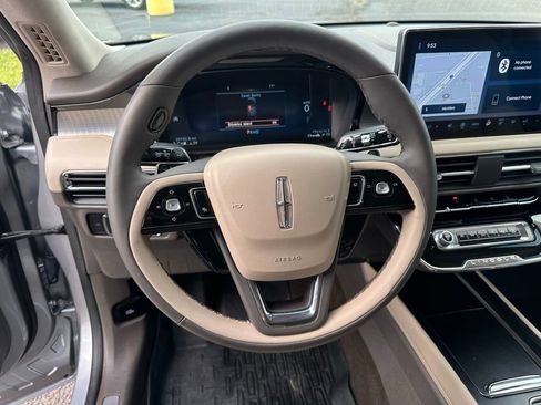 Used 2023 Lincoln Corsair AWD w/ Equipment Group 101A image 12