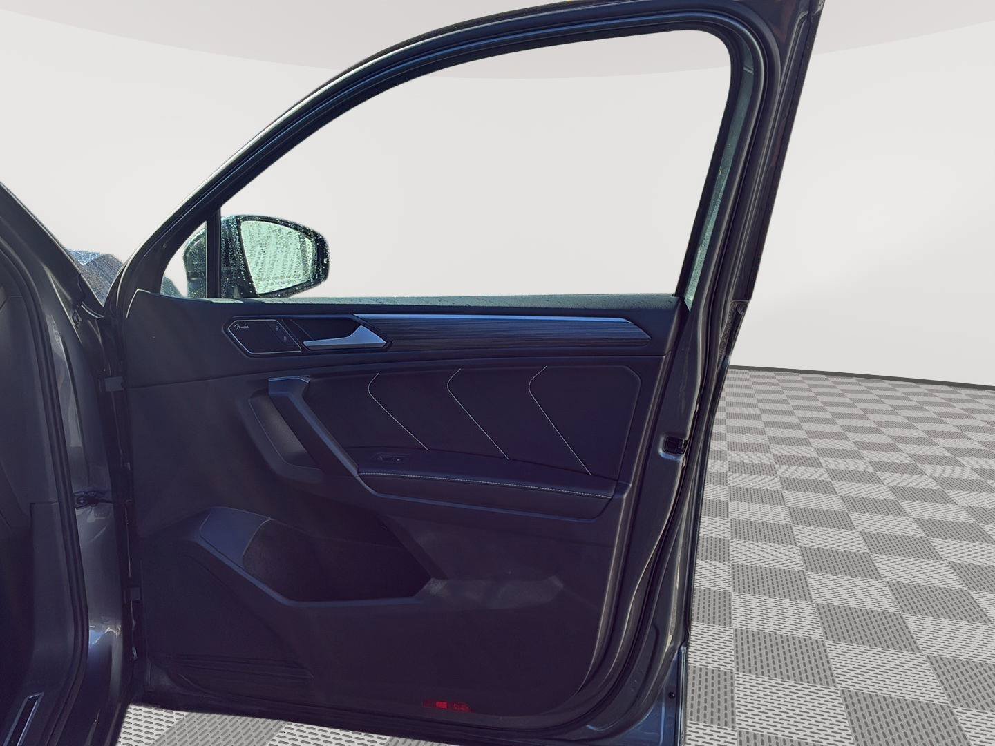 Used 2022 Volkswagen Tiguan SEL R-Line AWD/4WD image 9