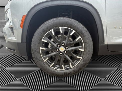 New 2026 Chevrolet Traverse LT w/ Sun and Wheel Package image 9