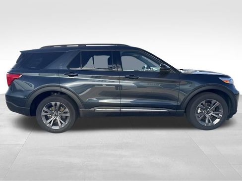 Used 2023 Ford Explorer XLT w/ Equipment Group 202A AWD/4WD image 7