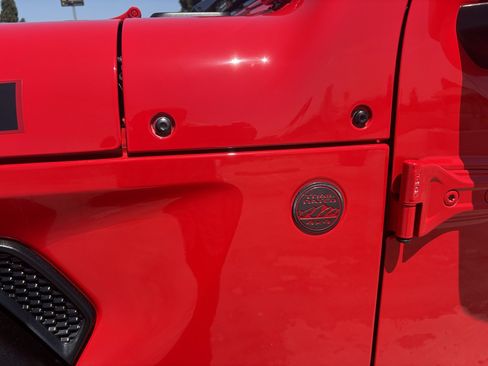 Used 2025 Jeep Wrangler Unlimited Rubicon w/ Convenience Group AWD/4WD image 12