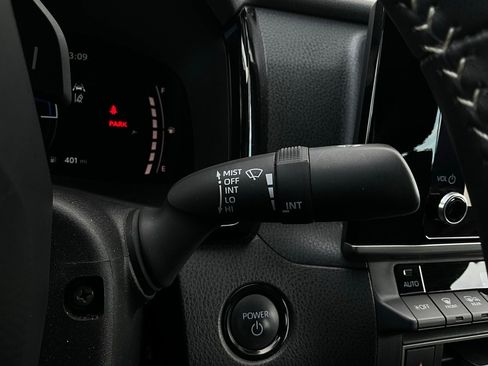 Used 2025 Toyota Camry SE image 36