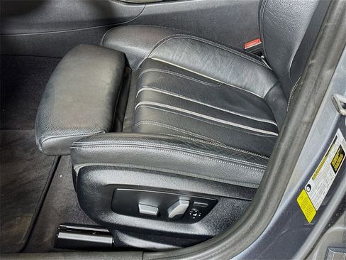 Used 2018 BMW 530i image 18