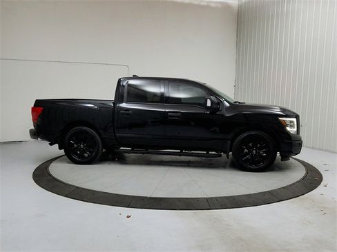 Used 2023 Nissan Titan SV w/ SV Convenience Package image 8