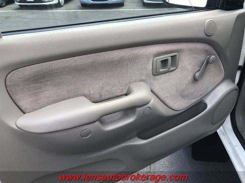 Used 2003 Toyota Tacoma PreRunner RWD image 10