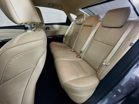 Used 2013 Toyota Avalon Limited w/ Technology Pkg FWD image 29