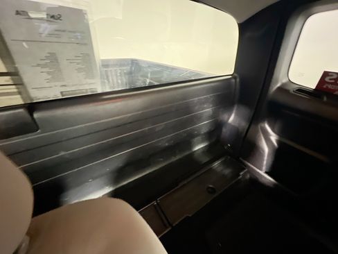 Used 2018 Toyota Tacoma SR image 32