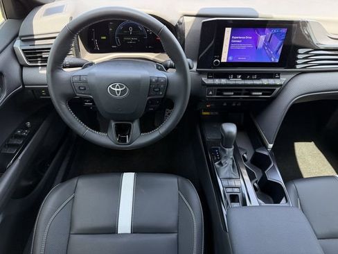 Used 2025 Toyota Camry SE w/ Convenience Package FWD image 12