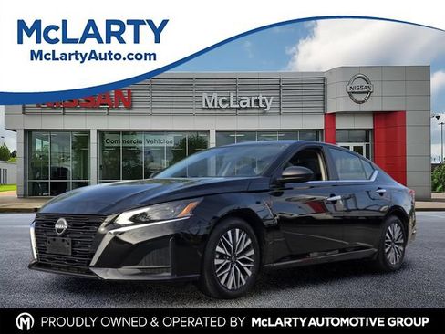 Used 2025 Nissan Altima 2.5 SV FWD image 1