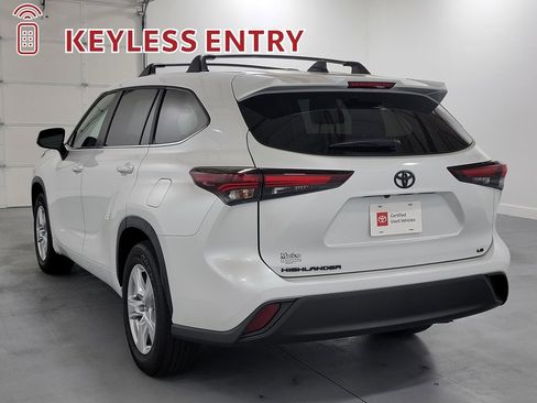 Used 2025 Toyota Highlander LE image 7