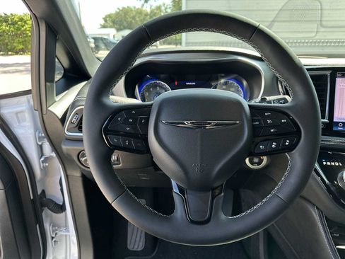 Used 2023 Chrysler Pacifica Limited w/ Uconnect Theater Family Group AWD/4WD image 21
