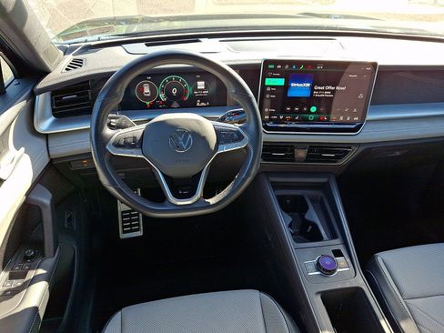 Used 2025 Volkswagen Tiguan SE R-Line AWD/4WD image 11