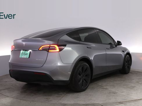 Used 2025 Tesla Model Y Long Range AWD/4WD image 3