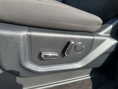 Used 2018 Ford F150 XLT w/ Equipment Group 302A Luxury AWD/4WD image 13