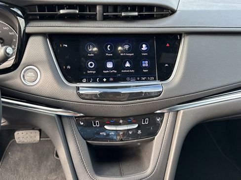 New 2025 Cadillac XT6 Luxury image 24
