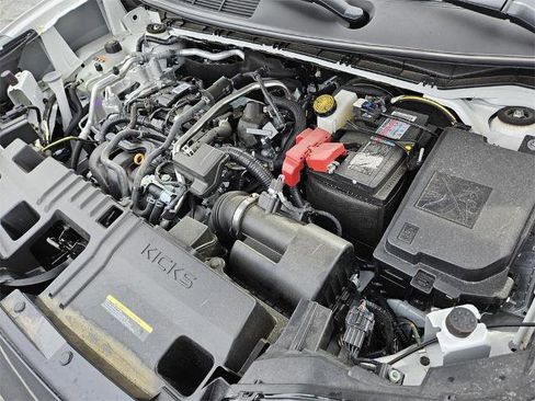 Certified 2025 Nissan Kicks SR image 17